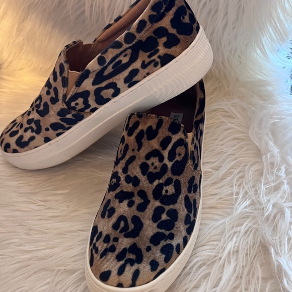 Steve Madden Shoes - Steve Madden Gills Platform Slip On Sneaker Leopard Velour Sz 8.5 M